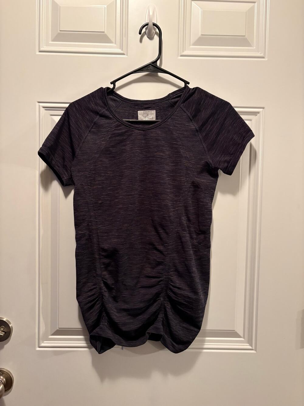 Athleta charcoal gray short-sleeve workout tee featuring ruched sides size med